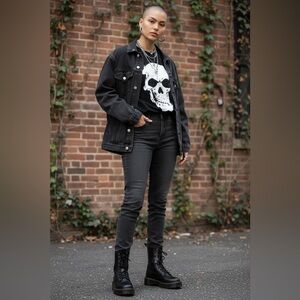NWOT Black Skull Graphic Long Sleeve T-Shirt with Side Pockets | Women’s XL